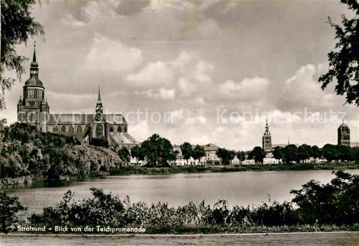 Stralsund Mecklenburg Vorpommern Blick von der Teichpromenade Kirche