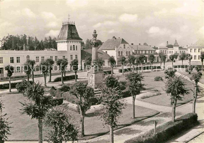 Putbus Ruegen Marktplatz HO Gaststaette Deutsches Haus Denkmal