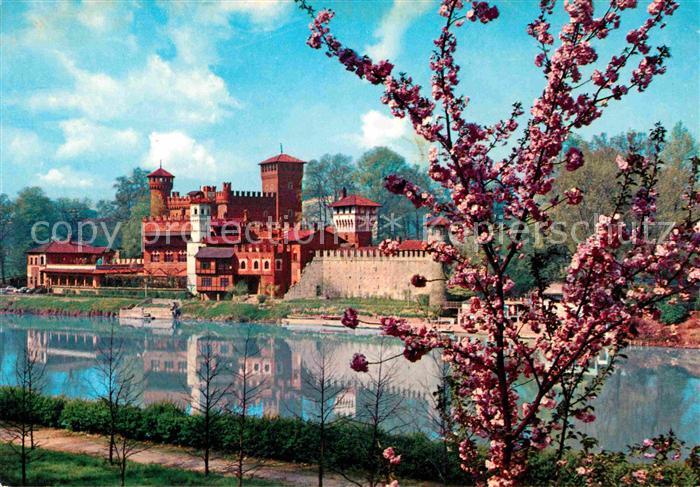 Torino Castello Medioevale e fiume Po Schloss am Fluss Po Baumbluete