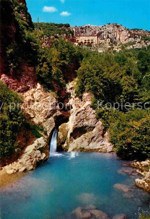 Subiaco Italien Laghetto di S Benedetto e veduta del Monastero Wasserfall Kloste