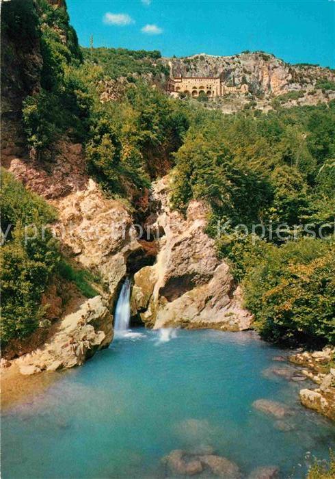 Subiaco Italien Laghetto di S Benedetto e veduta del Monastero Wasserfall Kloste
