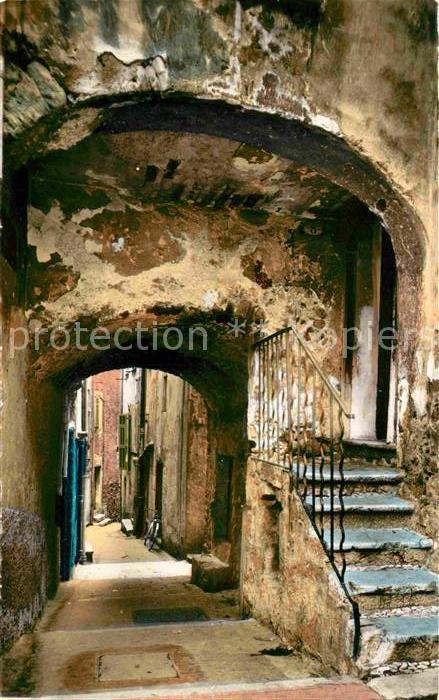 Menton Alpes Maritimes Une ancienne rue de la vieille ville