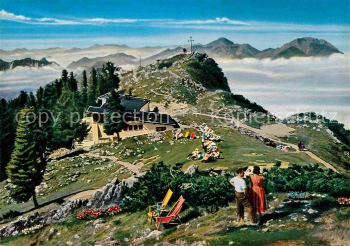 Ruhpolding Bayern Rauschberggipfel Berggaststaette Nebelmeer Blick auf Geigelste