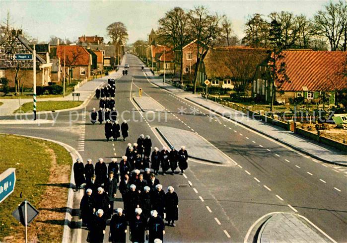 Staphorst Het dorp Kerkgang