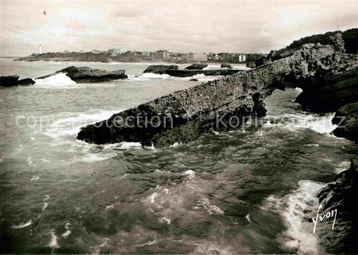Biarritz Pyrenees Atlantiques roche percee et le cap St.-Martin