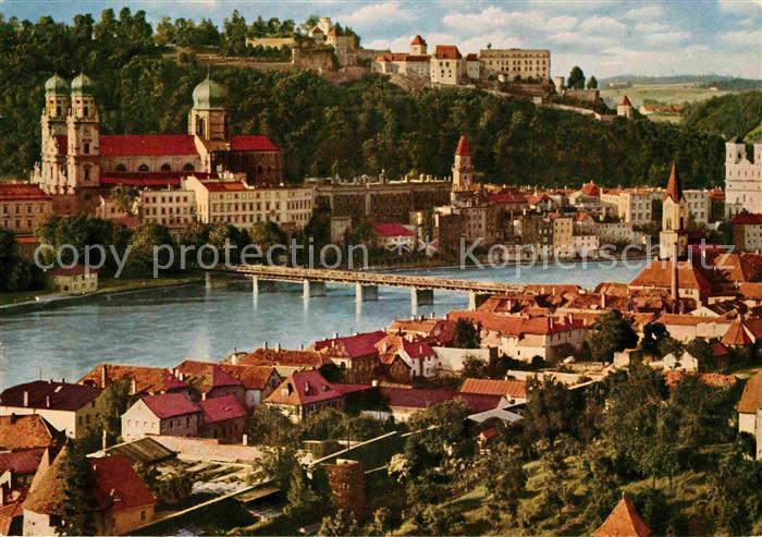 PAssAU Bayern Blick ueber Inn und Innstadt Altstadt mit Dom und Oberhaus