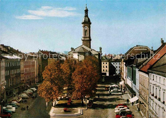 Traunstein Oberbayern Stadtplatz mit Stadtkirche St Oswald