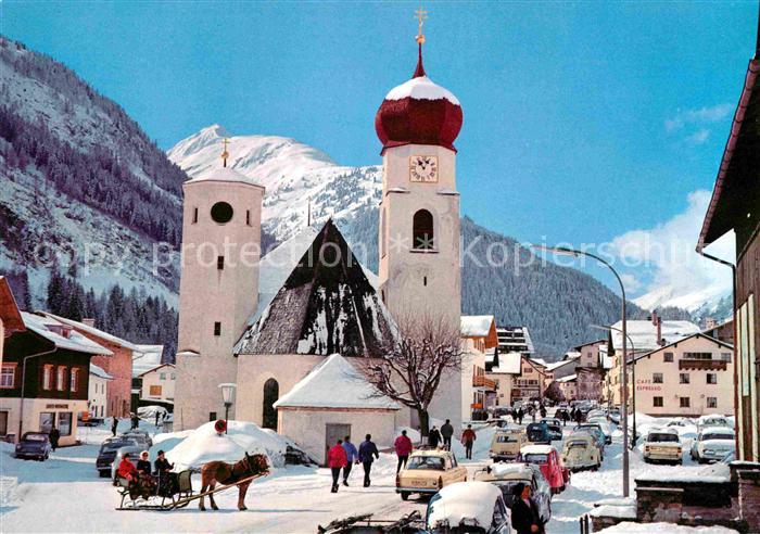 St Anton Arlberg Ortspartie an der Kirche Wintersportplatz Pferdeschlitten