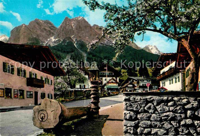 Grainau Dorfplatz mit Waxenstein und Zugspitze Wettersteingebirge