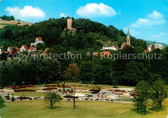 Bad Soden-Salmuenster Neuer Kurpark Blick zur Stolzenberg Burgruine