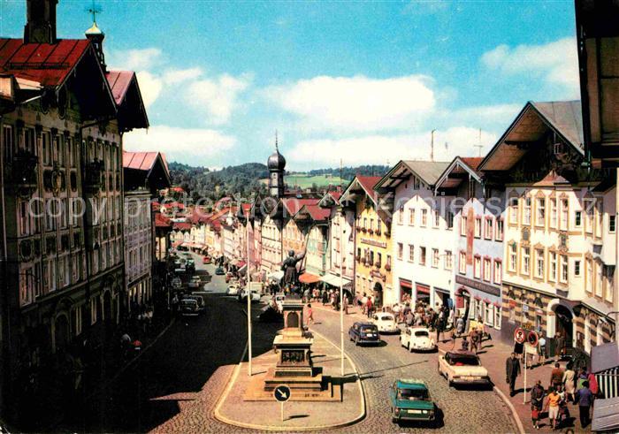 Bad Toelz Historische Marktstrasse mit Winzerer Denkmal