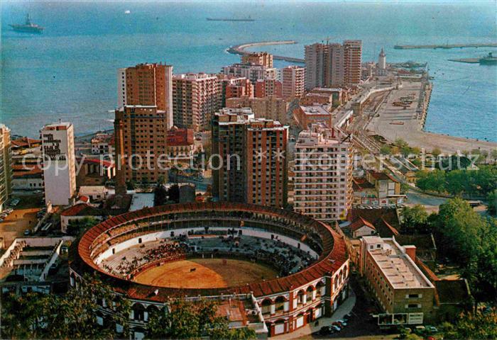 Malaga Andalucia Blick auf Stierkampfarena Hochhaeuser Hafen Mittelmeerkueste