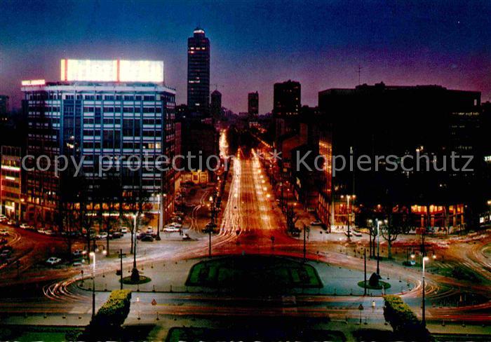 Milano Piazza Duca d Aosta e Via Pisani notturno