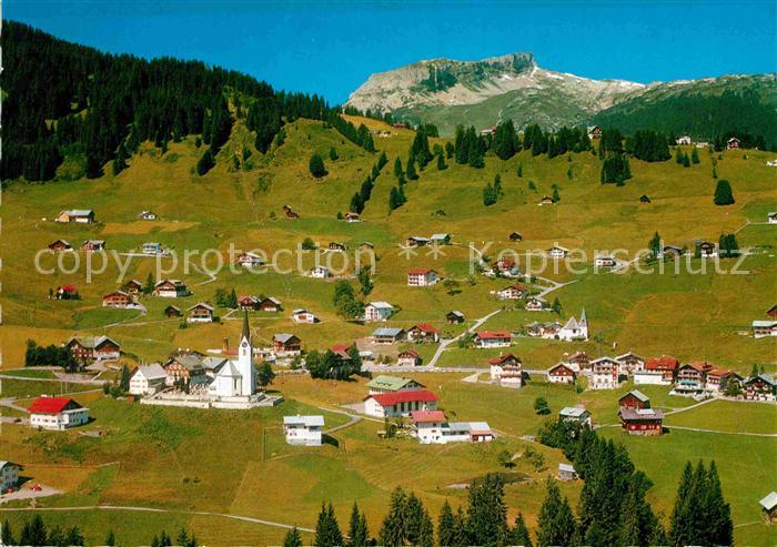 Hirschegg Kleinwalsertal Vorarlberg Panorama mit Hoch Ifen Fliegeraufnahme