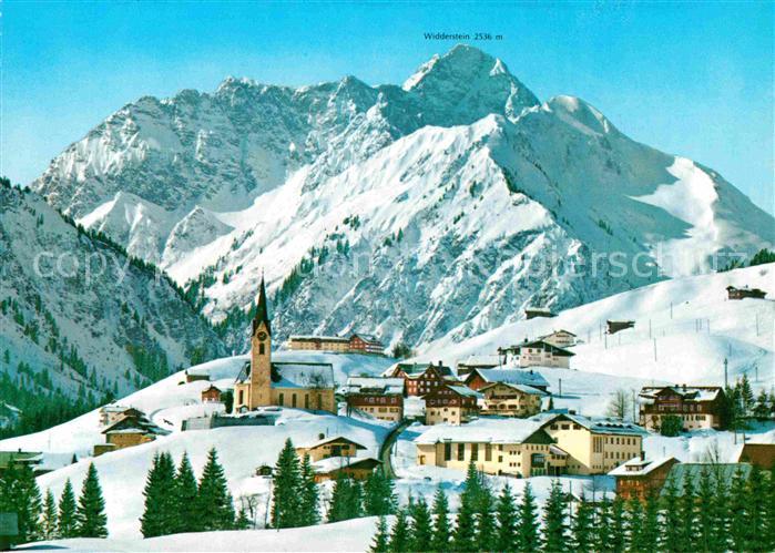 Hirschegg Kleinwalsertal Vorarlberg Ortsansicht mit Kirche Winterpanorama mit Wi