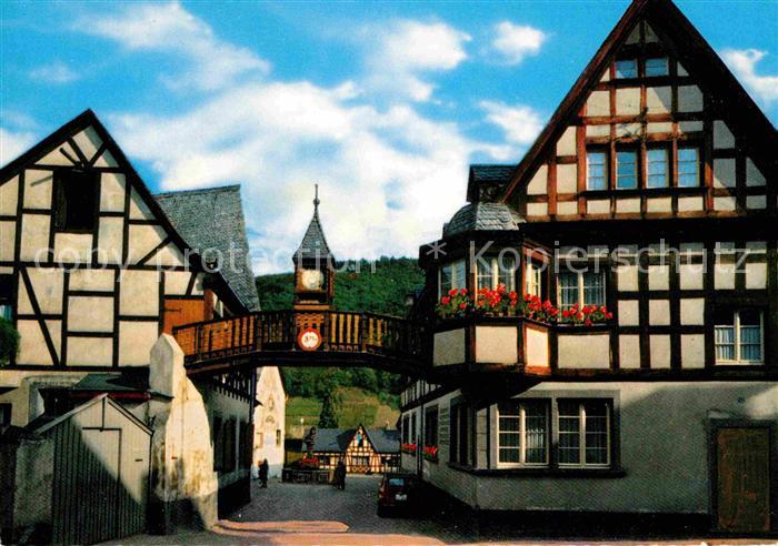 Winningen Mosel Innenstadt am Weinhexenbrunnen Fachwerkhaus