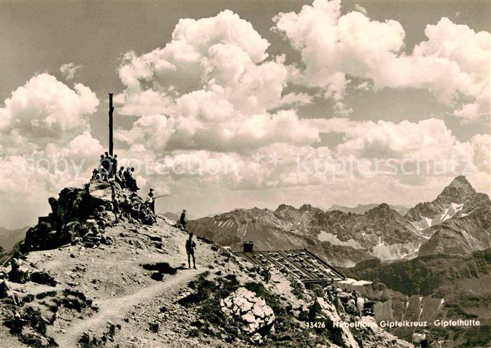 Nebelhorn Gipfelkreuz Gipfelhuette bei Oberstdorf