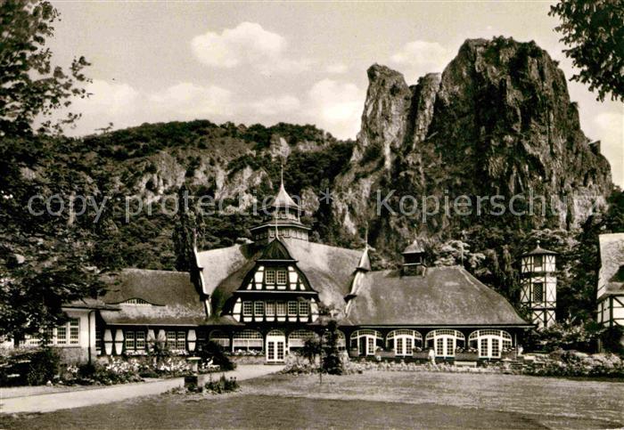 Bad Muenster Stein Ebernburg Baederhaus im Kurpark mit Rheingrafenstein