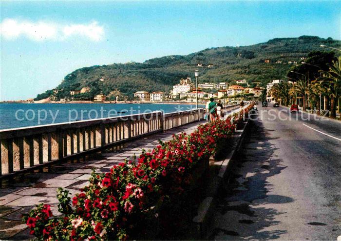 Diano Marina Passeggiata a mare sfondo Capo Berta Riviera dei Fiori