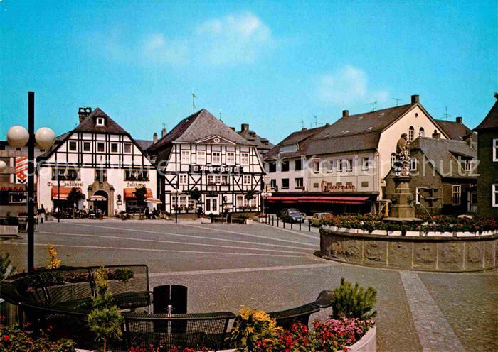 Brilon Hochsauerlandkreis NRW Marktplatz Brunnen Gaststaette Luftkurort