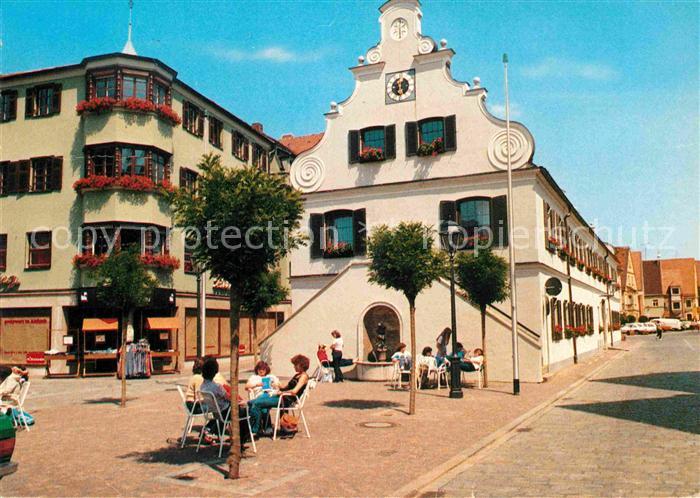 Aichach Innenstadt Fussgaengerzone Strassencafe Giebelhaus