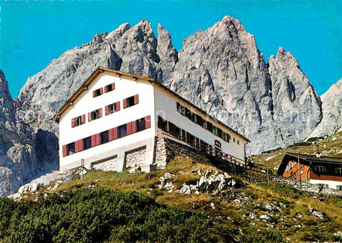 St Johann Tirol Gruttenhuette gegen Ellmauer Halt Leuchsturm im Wilden Kaiser Ka