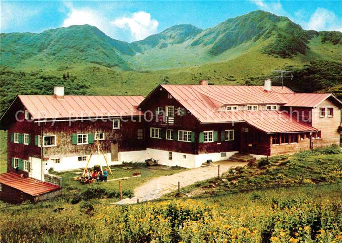 Hirschegg Kleinwalsertal Vorarlberg Schwarzwasserhuette mit Ochsenhofer Scharte