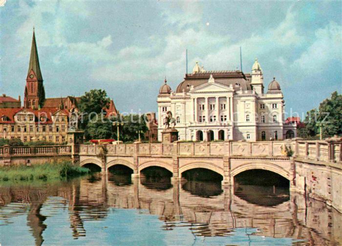 Schwerin Mecklenburg Staatstheater und Dom Bruecke