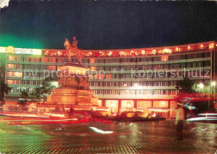 Sofia Sophia Denkmal der Brueder Befreier und Grand-Hotel-Sofia bei Nacht