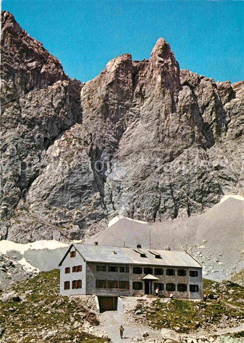 Lamsenjochhuette im Karwendel mit Huettenturm