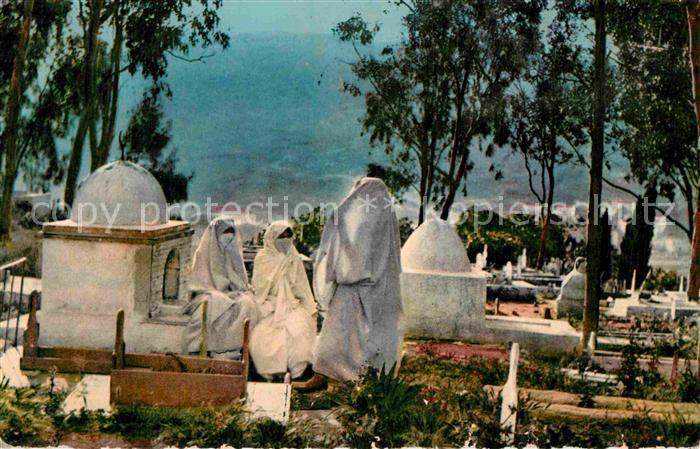 Scenes et Types Nr. 8.378 Mauresques au Cimetiere Afrique d