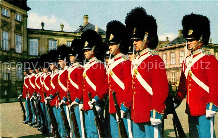 Leibgarde Wache Copenhagen Royal Guard Amalienborg Pala