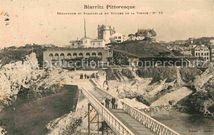 Biarritz Pyrenees Atlantiques Seebruecke Rocher de la Vierge