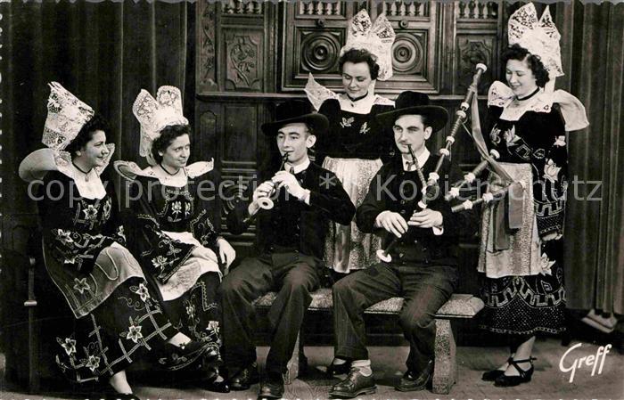 Concarneau Finistere Cercle Celtique Sonneurs de biniou et b