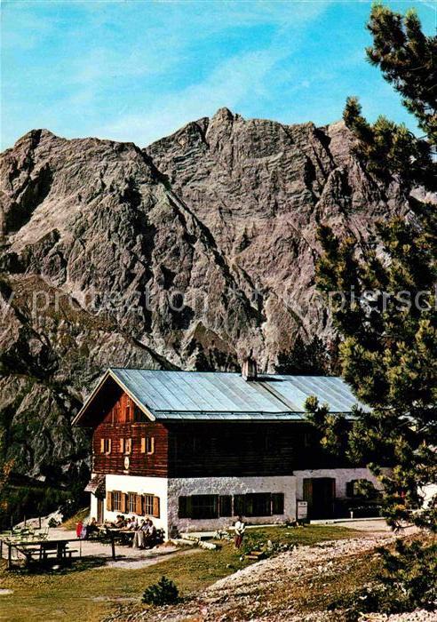 Wimbachgriess Huette mit Hochkalter Massiv Berchtesgadener Alpen