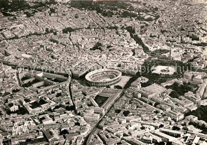 Nimes Les Arenes et l'Esplanade vue aerienne