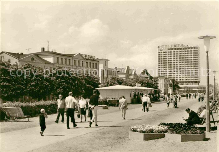 Warnemuende Ostseebad Hotel Neptun an der Strandpromenade