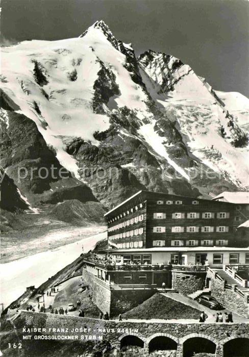 Heiligenblut Kaernten Kaiser Franz Josef Haus mit Grossglockner
