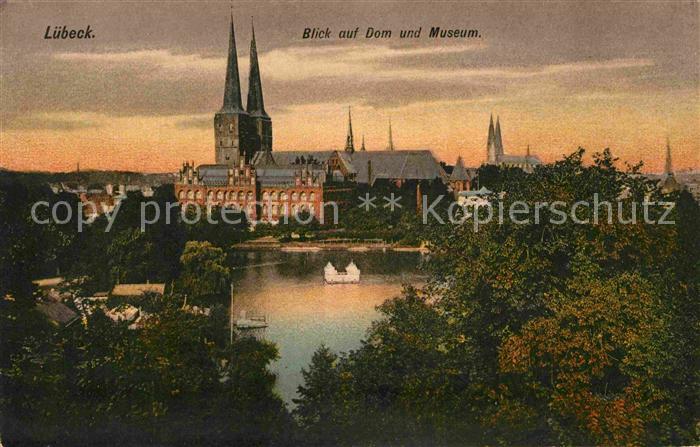 LueBECK  CITY Blick auf Dom und Museum