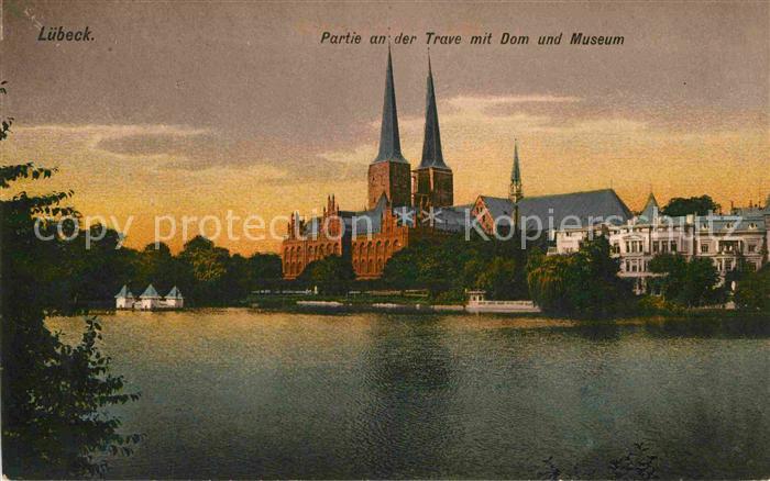 LueBECK  CITY Partie an der Trave mit Dom und Museum