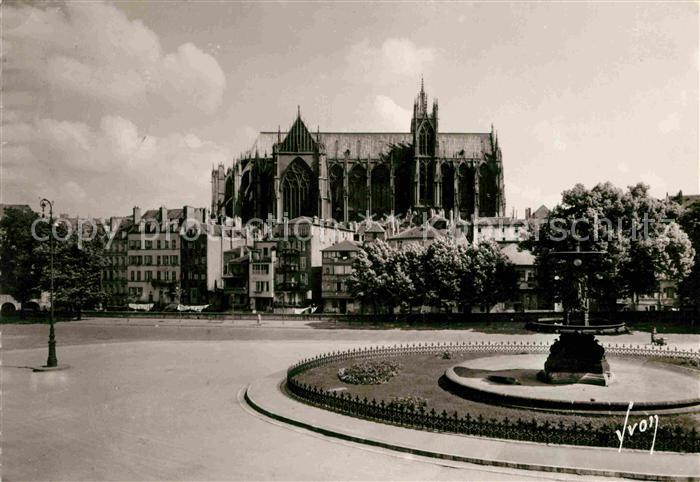 Metz  57 Moselle Cathedrale vue de la Place de la Comedie