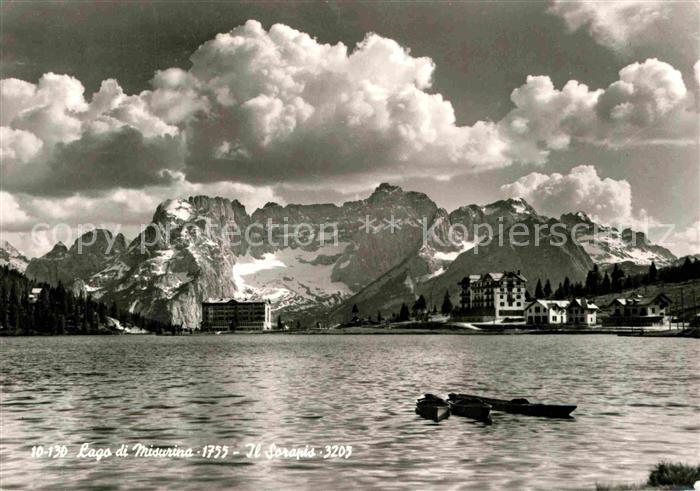 Lago di Misurina Blick ueber den See mit Sorapis