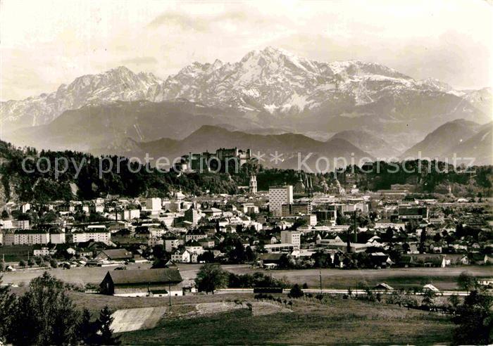 Salzburg Oesterreich Stadtbild mit Festung Hohensalzburg Blick zum Hohen Goell
