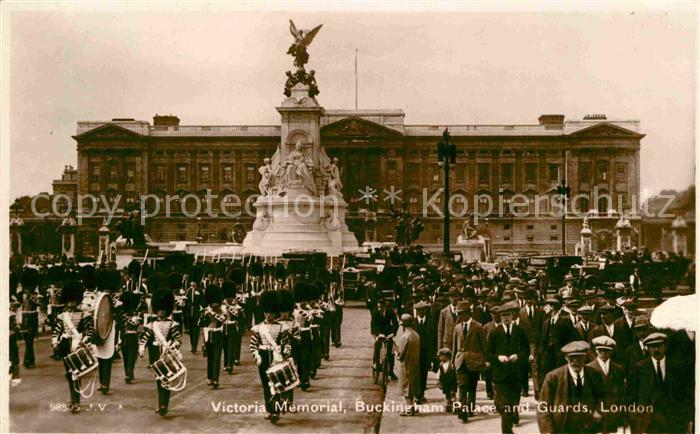 London Victoria Memorial Buckingham Palace and Guards
