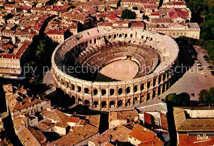 Nimes Fliegeraufnahme Amphitheatre romain