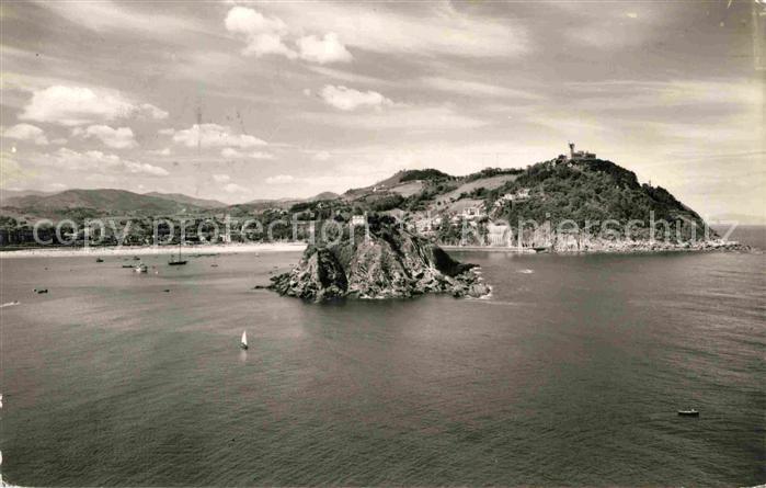 San Sebastian  Pais Vasco ES Isla de Santa Clara y monte Igueldo vista aerea