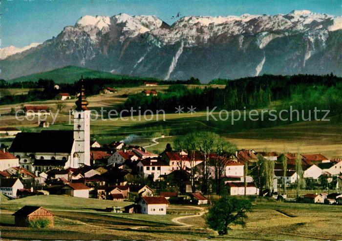 Waging See Ortsansicht mit Kirche Wasserkurort mit Untersberg Berchtesgadener Al