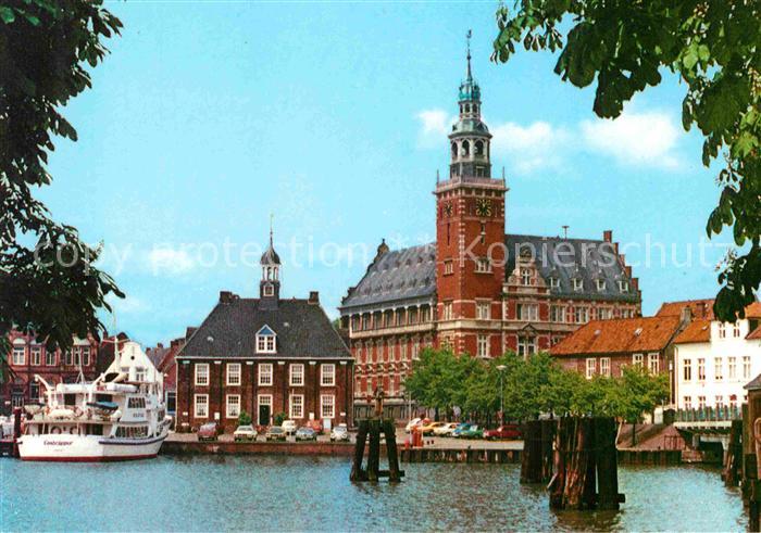 Leer Ostfriesland Hafen mit Rathaus