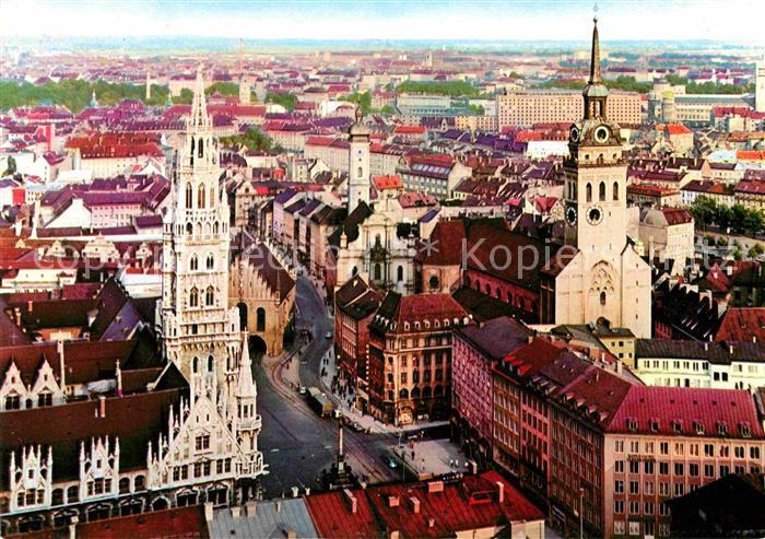 Muenchen Bayern Marienplatz Rathaus Peterskirche