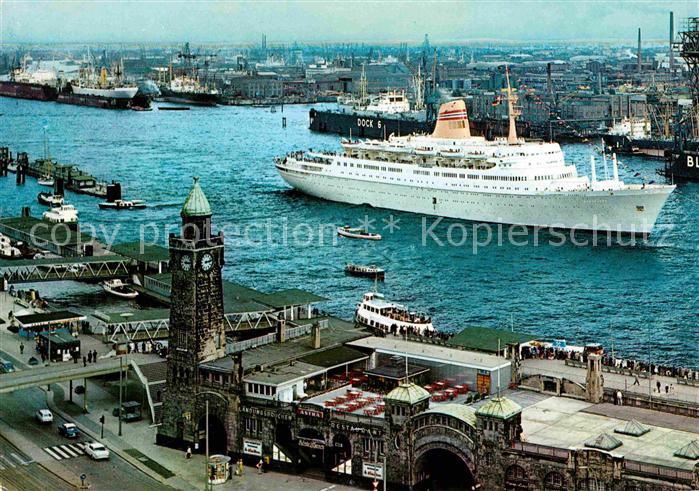 HAMBURG  CITY St. Pauli Landungsbruecken Dampfer